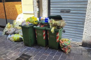 spazzatura-rifiuti-centro-storico-città-murata (9)