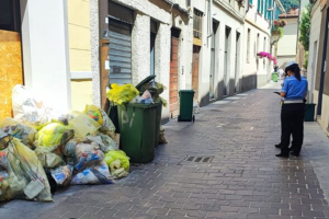 spazzatura-rifiuti-centro-storico-citta-murata-polizia-locale-222