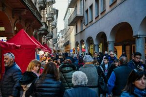 stand-natale-lugano