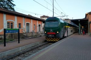 stazione como borghi treno