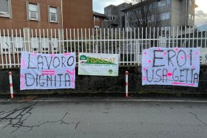 striscioni ospedale gravedona 2