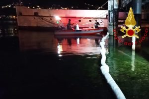 sversamento-lago-vigili-fuoco-1