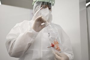 tamponi-coronavirus-medico-medici-linate-1111111111