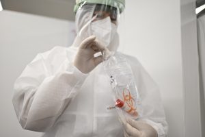 tamponi-coronavirus-medico-medici-linate-4