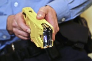 Foto IPP/picture alliance
28.04.2017
nella foto un Taser - arma da difesa che fa uso di una scarica elettrica per far contrarre i muscoli del soggetto colpito
 - WARNING AVAILABLE ONLY FOR ITALIAN MARKET
