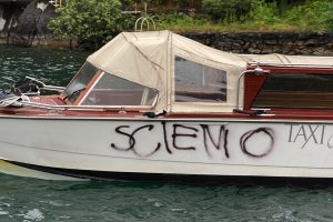 taxi-boat-ncc-vandalizzato-vandalo-varenna (1)