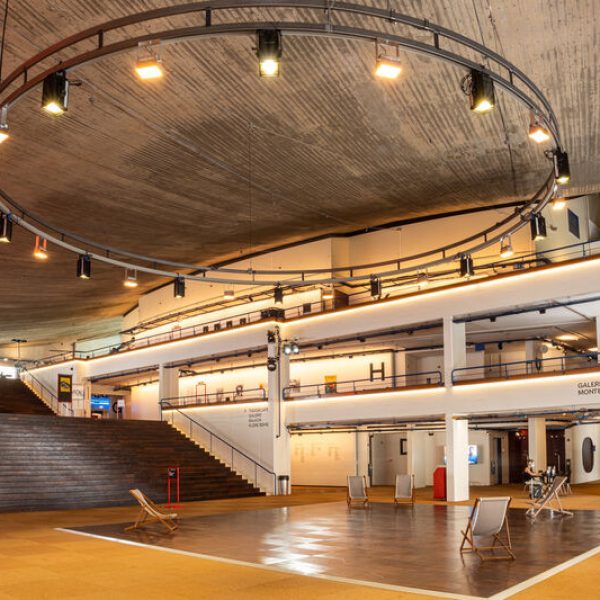 theater-basel-foyer