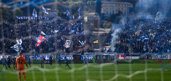 Calcio Como supporters during the Italian Serie B football match between Como 1907 and Genoa CFC on 10 of Avril 2023 at stadio Giuseppe Senigallia in Como, Italy. Photo Tiziano Ballabio