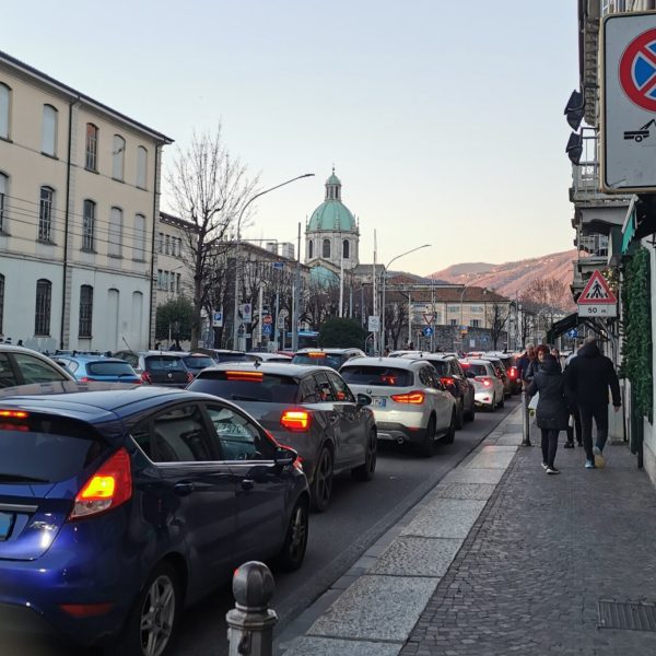 traffico viale lecco