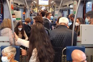 treno-tilo-folla-legnani