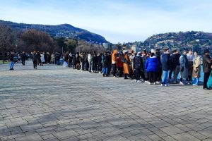 turismo-turisti-coda-battello-navigazione (12)