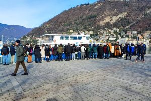 turismo-turisti-coda-battello-navigazione (3)