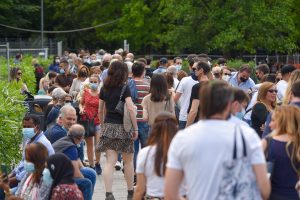 turisti-folla-2-giugno-lungolago (2)