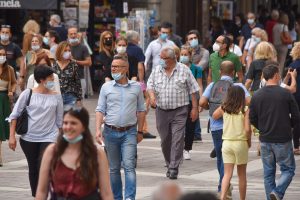 turisti-folla-2-giugno-piazza-duomo