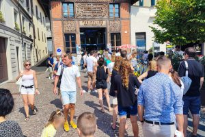 turisti-funicolare-viale-geno (1)