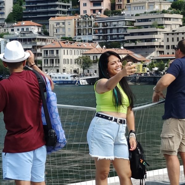 turisti selfie lungolago (16)