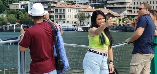 turisti selfie lungolago (17)