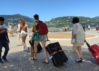 turisti selfie lungolago (34)