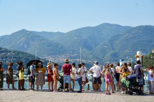Como caldo in città, turisti