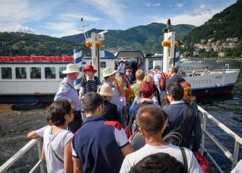 Como affollamenti, barche battelli, navigazione Lago di COmo, turisti