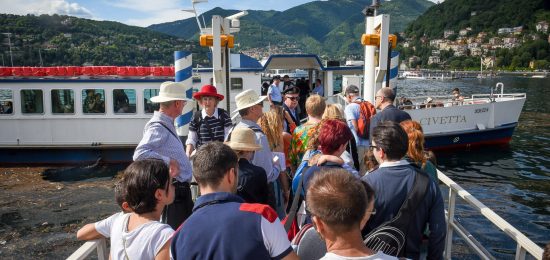 Como affollamenti, barche battelli, navigazione Lago di COmo, turisti