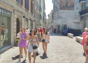 turisti-via-bernardino-luini-1