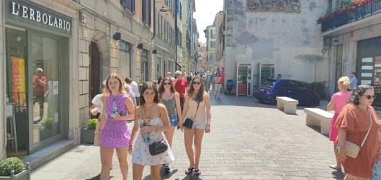 turisti-via-bernardino-luini-1