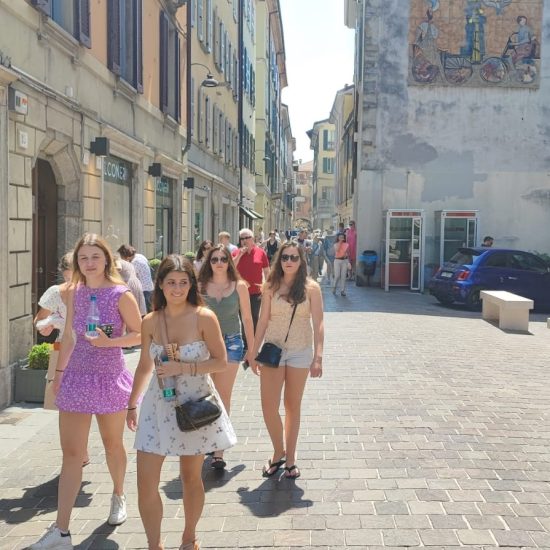 turisti-via-bernardino-luini-1
