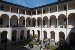 università-insubria-chiostro