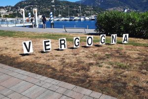 vergogna-passeggiata-lungolago-2
