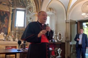 vescovo anello cantoni