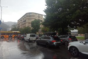 viale-rosselli-traffico-pioggia