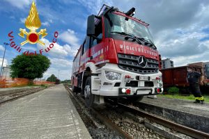 vigili-del-fuoco-camion-bimodale (4)