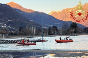 vigili-fuoco-barca-gommone