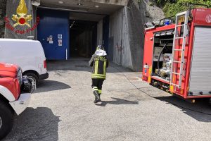vigili fuoco incendio acsm baradello (1)
